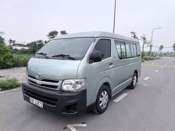 Toyota Hiace 2011 - Bán Hiace tải van 3 chỗ đời 2011, máy xăng, tải 900kg