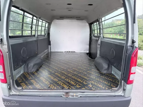 Toyota Hiace 2011 - Bán Hiace tải van 3 chỗ đời 2011, máy xăng, tải 900kg