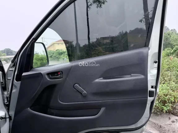Toyota Hiace 2011 - Bán Hiace tải van 3 chỗ đời 2011, máy xăng, tải 900kg