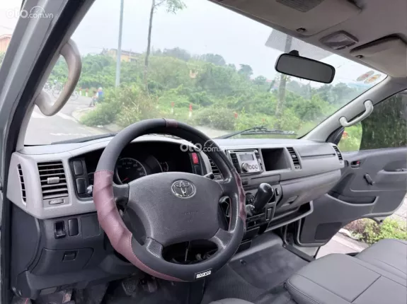 Toyota Hiace 2011 - Bán Hiace tải van 3 chỗ đời 2011, máy xăng, tải 900kg