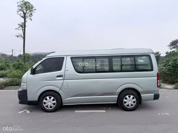 Toyota Hiace 2011 - Bán Hiace tải van 3 chỗ đời 2011, máy xăng, tải 900kg