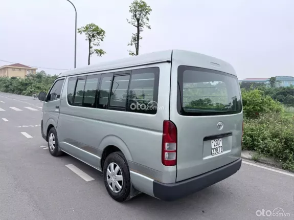 Toyota Hiace 2011 - Bán Hiace tải van 3 chỗ đời 2011, máy xăng, tải 900kg