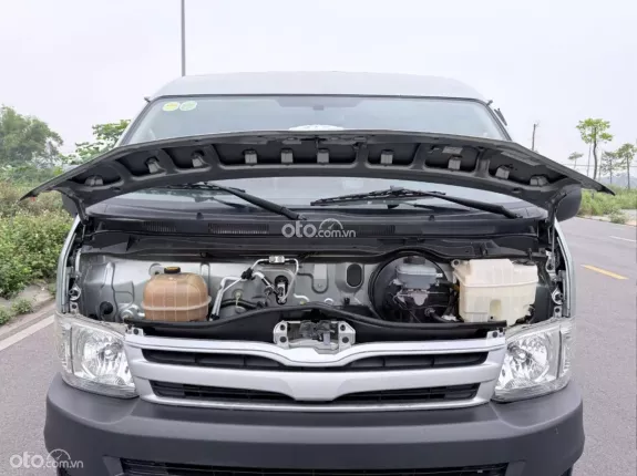 Toyota Hiace 2011 - Bán Hiace tải van 3 chỗ đời 2011, máy xăng, tải 900kg