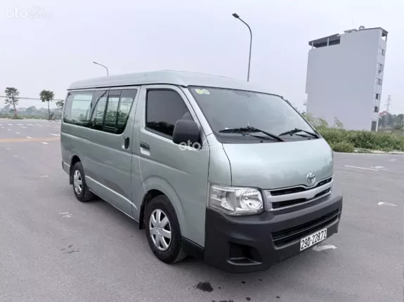 Toyota Hiace 2011 - Bán Hiace tải van 3 chỗ đời 2011, máy xăng, tải 900kg