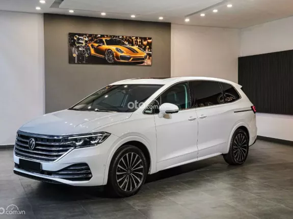 Volkswagen Viloran Luxury 2025 - Xe màu trắng nội thất nâu, liên hệ em giá tốt