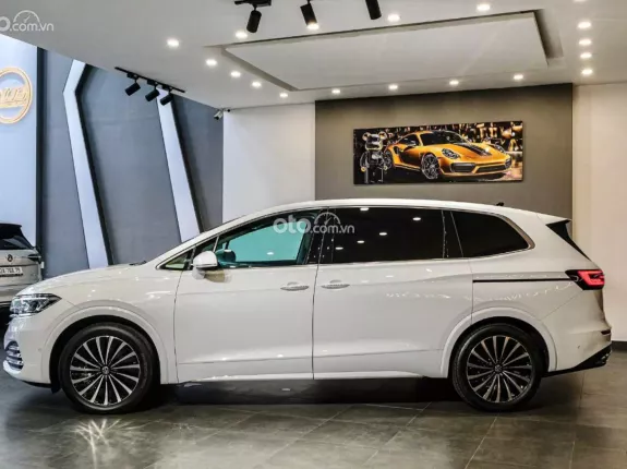 Volkswagen Viloran Luxury 2025 - Xe màu trắng nội thất nâu, liên hệ em giá tốt
