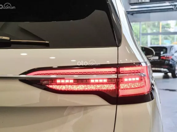 Volkswagen Viloran Luxury 2025 - Xe màu trắng nội thất nâu, liên hệ em giá tốt