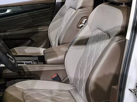 Volkswagen Viloran Luxury 2025 - Xe màu trắng nội thất nâu, liên hệ em giá tốt