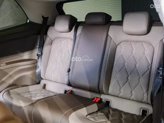 Volkswagen Viloran Luxury 2025 - Xe màu trắng nội thất nâu, liên hệ em giá tốt