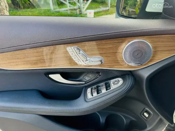 Mercedes-Benz GLC 250 4Matic 2018 - Xe đẹp, bảo dưỡng hãng đầy đủ