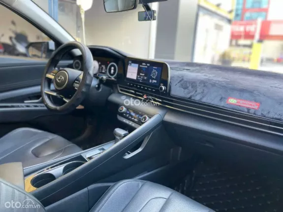 Hyundai Elantra 1.6 AT Đặc biệt 2024 - Thể thao