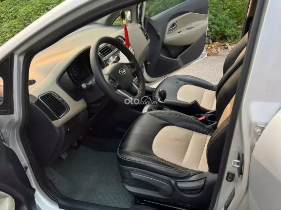 Kia Rio 1.4MT 2015 - Xe tư nhân, xe đại chất, không lỗi. Máy số keo chỉ zin. Nội ngoại thất đẹp. Có màn hình
