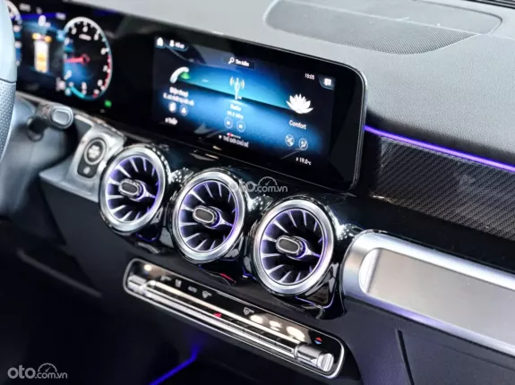 Mercedes-Benz GLB 200 AMG 2022 - Mercedes GLB200 AMG Form thể thao, nội thất sang xịn