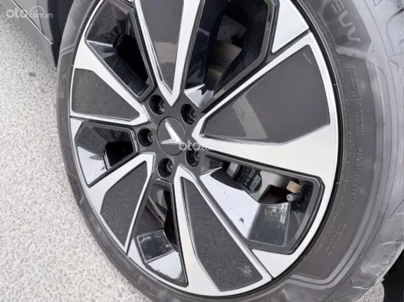 VinFast VF8 Plus 2024 - SUV điện chạy ít km như mới