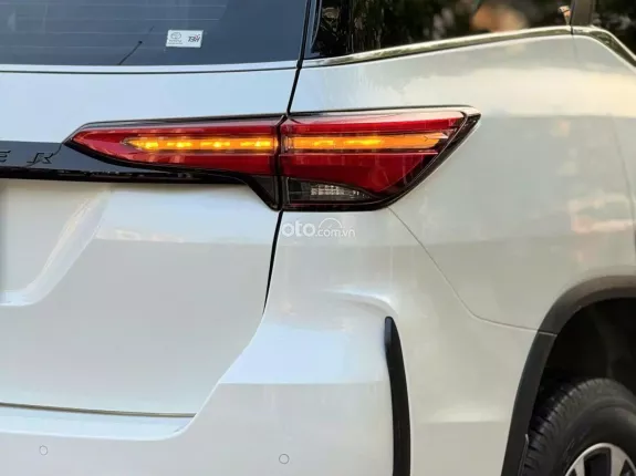 Toyota Fortuner 2.4 AT 4x2 Legender 2021 - Chủ đi giữ gìn, giá tốt thương lượng