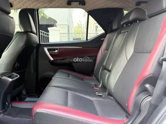 Toyota Fortuner 2.4 AT 4x2 Legender 2021 - Chủ đi giữ gìn, giá tốt thương lượng