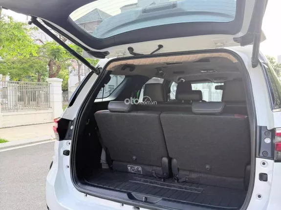 Toyota Fortuner 2.4 AT 4x2 Legender 2021 - Chủ đi giữ gìn, giá tốt thương lượng