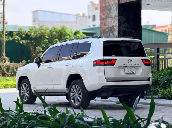 Toyota Land Cruiser V6 3.5L TURBO 2023 - Xe cực đẹp, nội thất kem