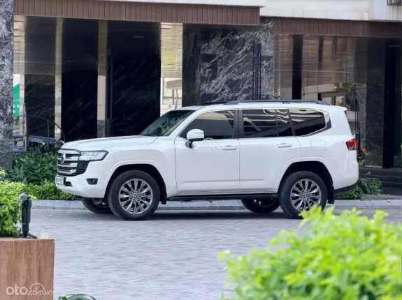 Toyota Land Cruiser V6 3.5L TURBO 2023 - Xe cực đẹp, nội thất kem