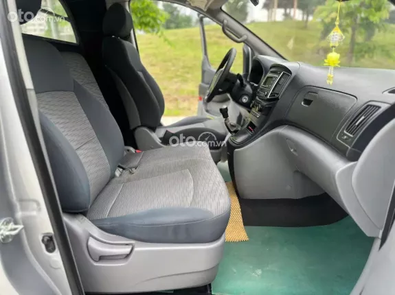 Hyundai Grand Starex 2.5 MT 2017 - Hyundai Grand Starex 2017 Van 2.5 máy dầu, số sàn cực chất!