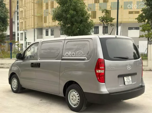 Hyundai Grand Starex 2.5 MT 2017 - Hyundai Grand Starex 2017 Van 2.5 máy dầu, số sàn cực chất!