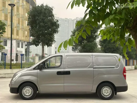 Hyundai Grand Starex 2.5 MT 2017 - Hyundai Grand Starex 2017 Van 2.5 máy dầu, số sàn cực chất!