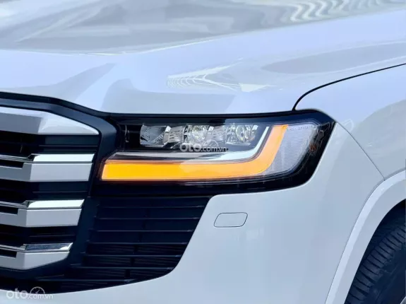 Toyota Land Cruiser V6 3.5L TURBO 2023 - Xe màu trắng nội thất kem