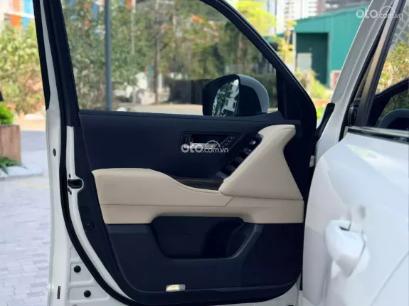 Toyota Land Cruiser V6 3.5L TURBO 2023 - Xe màu trắng nội thất kem
