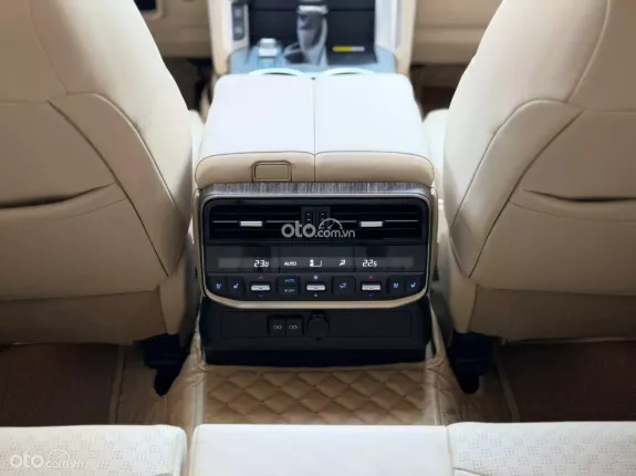 Toyota Land Cruiser V6 3.5L TURBO 2023 - Xe màu trắng nội thất kem