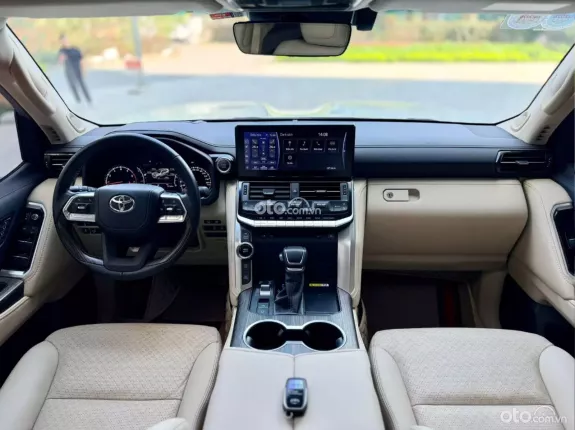 Toyota Land Cruiser V6 3.5L TURBO 2023 - Xe màu trắng nội thất kem