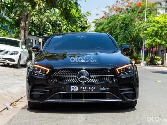 Mercedes-Benz E300 AMG 2021 - Option hiện đại, động cơ mạnh mẽ