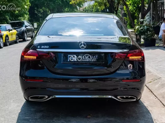 Mercedes-Benz E300 AMG 2021 - Option hiện đại, động cơ mạnh mẽ