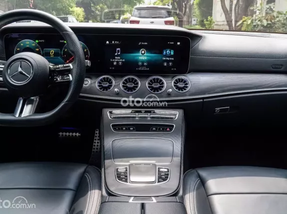 Mercedes-Benz E300 AMG 2021 - Option hiện đại, động cơ mạnh mẽ
