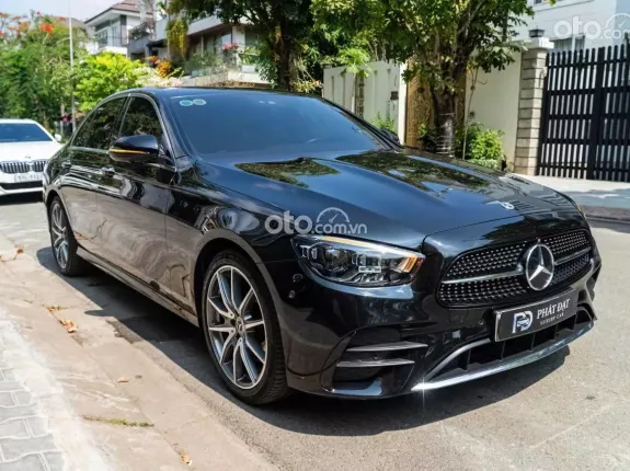 Mercedes-Benz E300 AMG 2021 - Option hiện đại, động cơ mạnh mẽ
