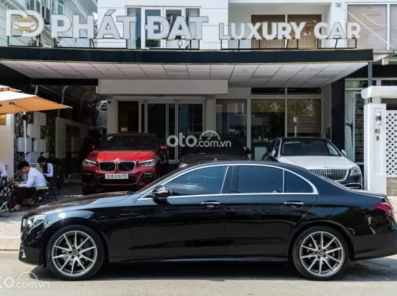 Mercedes-Benz E300 AMG 2021 - Option hiện đại, động cơ mạnh mẽ