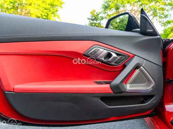 BMW Z4 sDrive30i 2021 - Convertible sang trọng với nội thất đỏ nổi bật