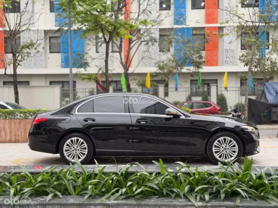 Mercedes-Benz C200 Avantgarde 2023 - Xe siêu lướt 8000km, giá tốt giao ngay
