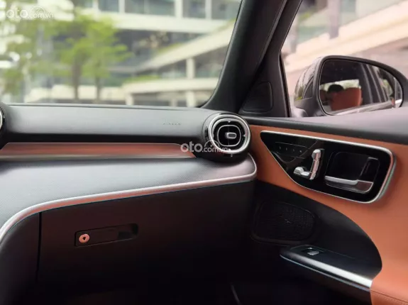 Mercedes-Benz C200 Avantgarde 2023 - Xe siêu lướt 8000km, giá tốt giao ngay