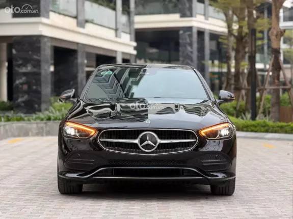Mercedes-Benz C200 Avantgarde 2023 - Xe siêu lướt 8000km, giá tốt giao ngay