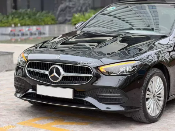 Mercedes-Benz C200 Avantgarde 2023 - Xe siêu lướt 8000km, giá tốt giao ngay