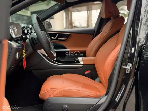 Mercedes-Benz C200 Avantgarde 2023 - Xe siêu lướt 8000km, giá tốt giao ngay