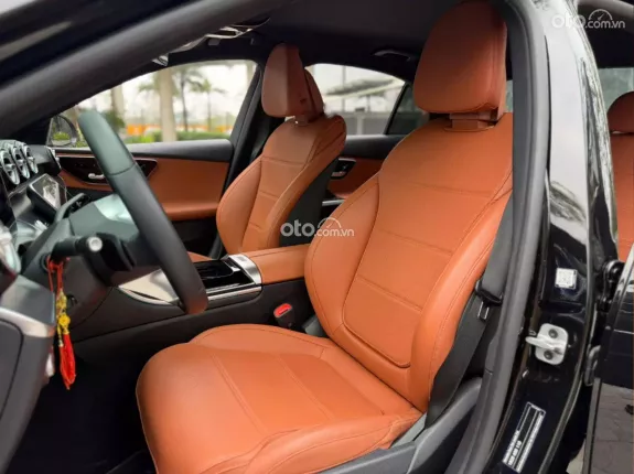 Mercedes-Benz C200 Avantgarde 2023 - Xe siêu lướt 8000km, giá tốt giao ngay