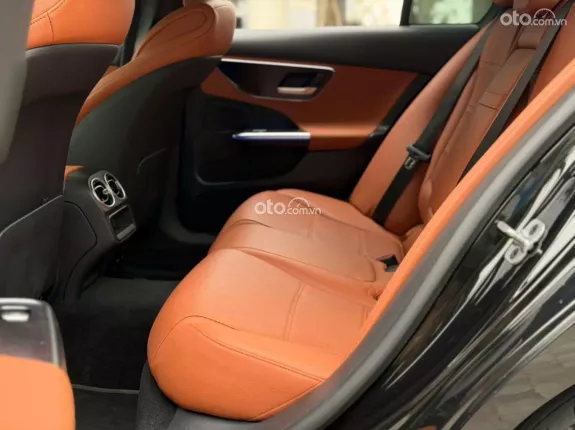 Mercedes-Benz C200 Avantgarde 2023 - Xe siêu lướt 8000km, giá tốt giao ngay