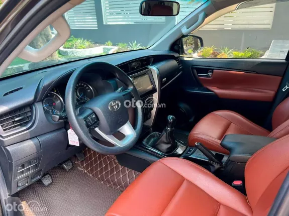 Toyota Fortuner 2.4 MT 4x2 2020 - MÀU RUBY NÂU LIMITED