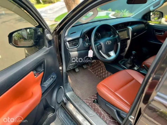 Toyota Fortuner 2.4 MT 4x2 2020 - MÀU RUBY NÂU LIMITED