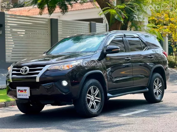 Toyota Fortuner 2.4 MT 4x2 2020 - MÀU RUBY NÂU LIMITED