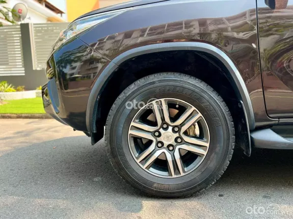 Toyota Fortuner 2.4 MT 4x2 2020 - MÀU RUBY NÂU LIMITED