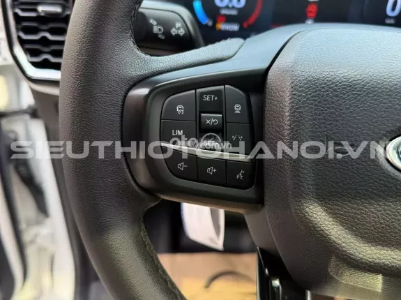 Ford Everest Titanium 2.0 AT 4x2 2023 - Xe zin nguyên bản theo hãng