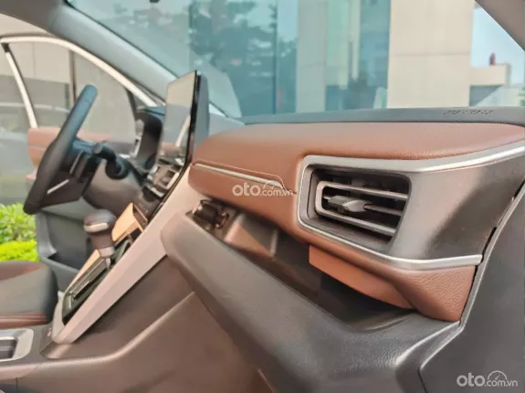 Toyota Innova Cross Xăng 2025 - Xe cá nhân, giá cực tốt