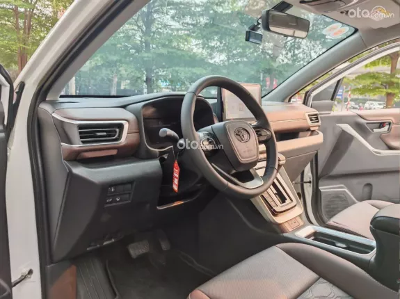 Toyota Innova Cross Xăng 2025 - Xe cá nhân, giá cực tốt